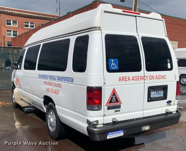 image for item DP8621 2011 Ford E350 Super Duty  van