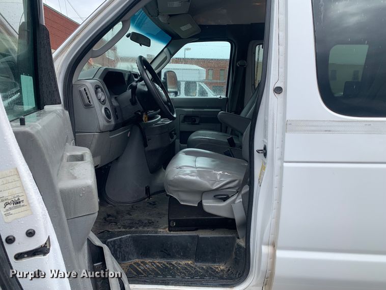 image for item DP8621 2011 Ford E350 Super Duty  van