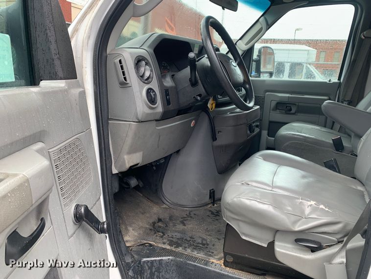 image for item DP8621 2011 Ford E350 Super Duty  van