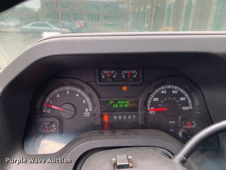 image for item DP8621 2011 Ford E350 Super Duty  van