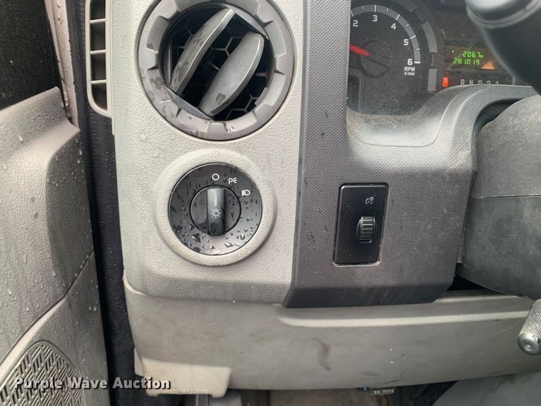 image for item DP8621 2011 Ford E350 Super Duty  van