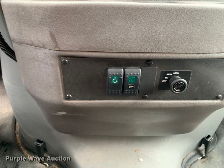 image for item DP8621 2011 Ford E350 Super Duty  van