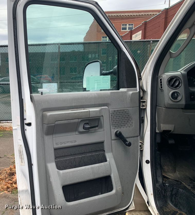 image for item DP8621 2011 Ford E350 Super Duty  van