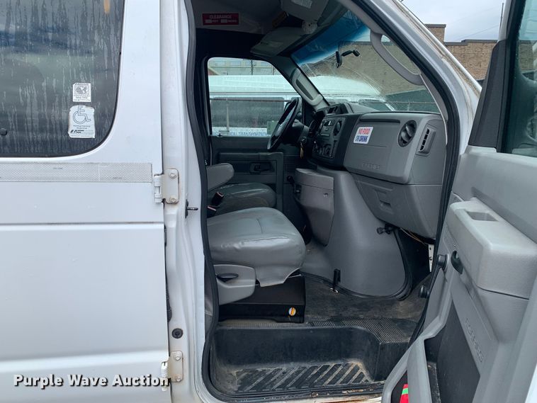 image for item DP8621 2011 Ford E350 Super Duty  van