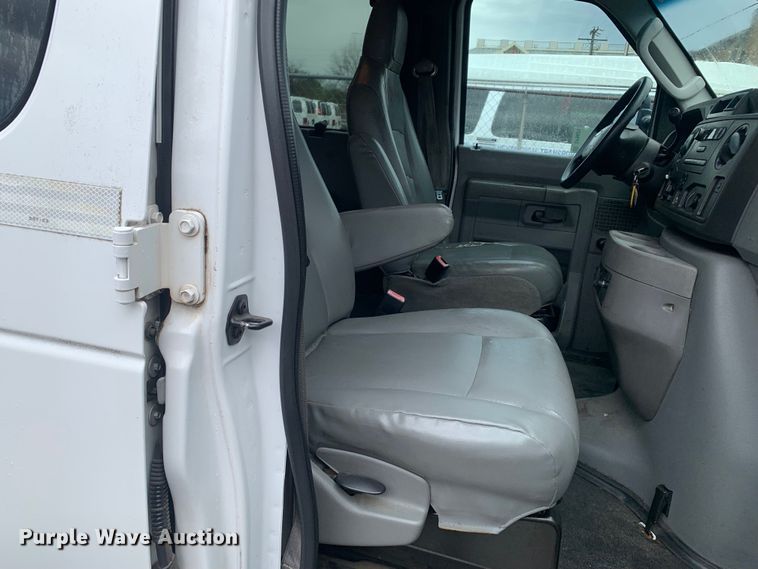 image for item DP8621 2011 Ford E350 Super Duty  van