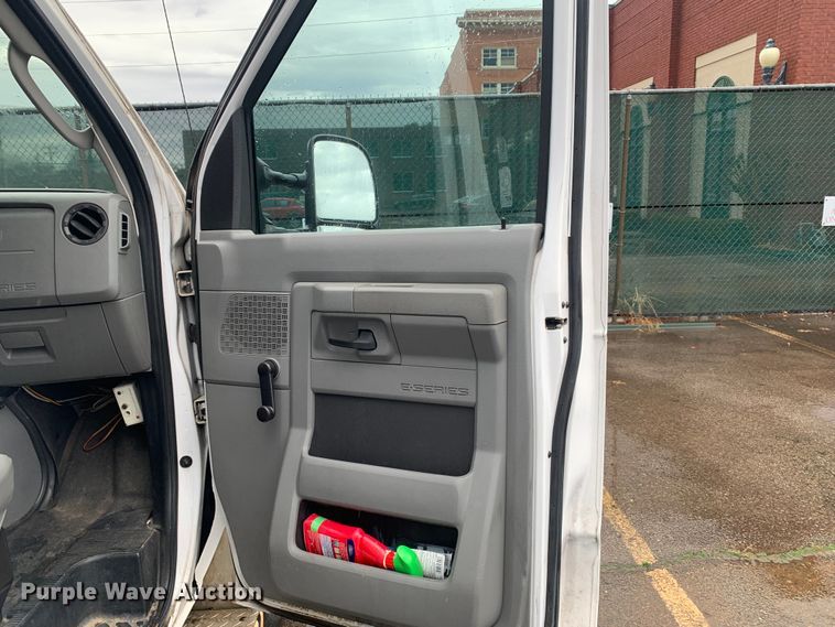 image for item DP8621 2011 Ford E350 Super Duty  van