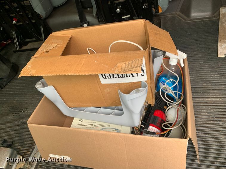 image for item DP8621 2011 Ford E350 Super Duty  van