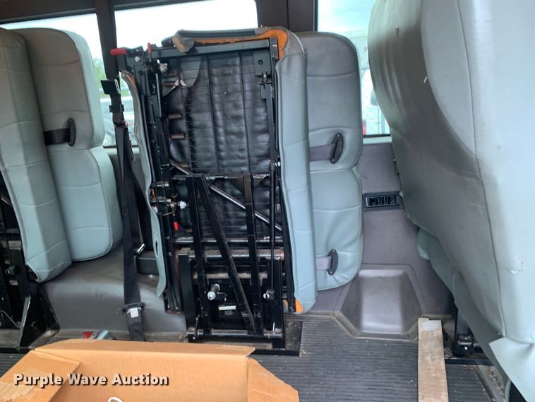 image for item DP8621 2011 Ford E350 Super Duty  van