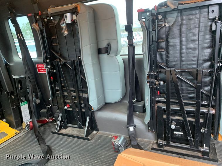 image for item DP8621 2011 Ford E350 Super Duty  van