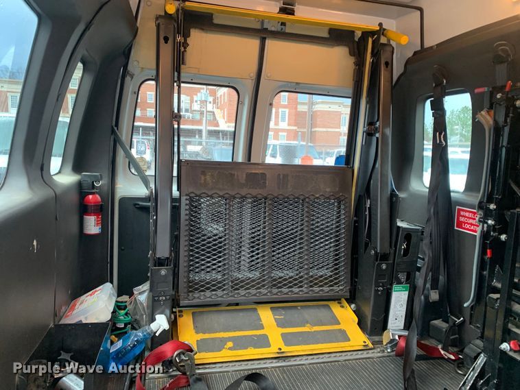 image for item DP8621 2011 Ford E350 Super Duty  van