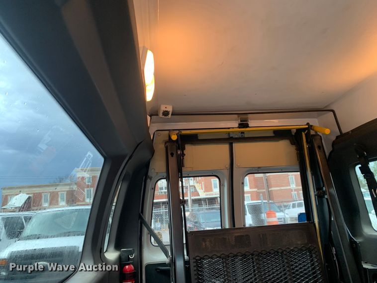 image for item DP8621 2011 Ford E350 Super Duty  van