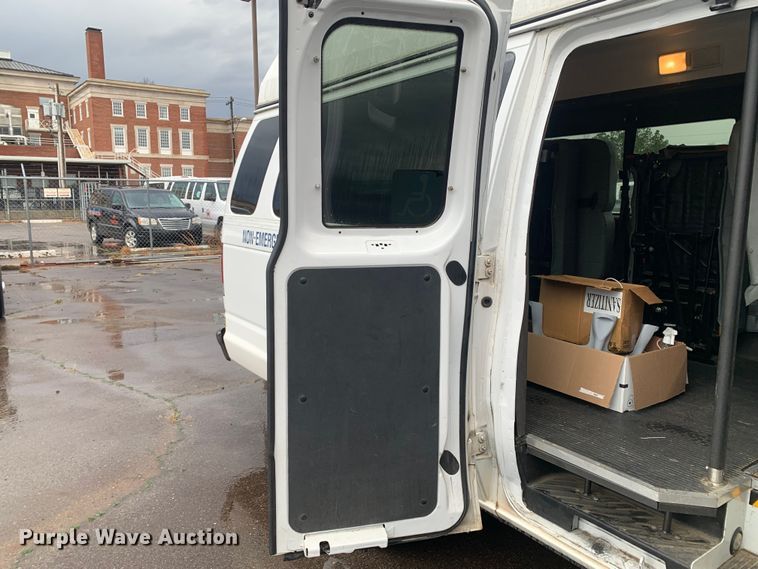 image for item DP8621 2011 Ford E350 Super Duty  van