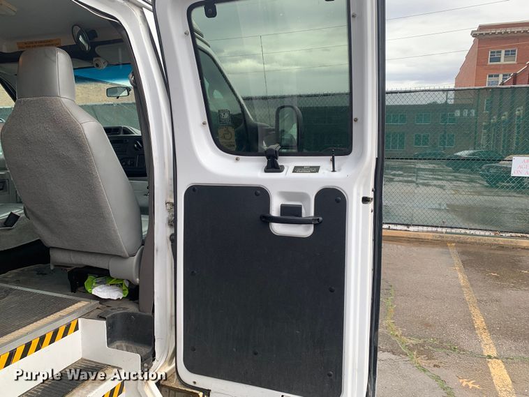 image for item DP8621 2011 Ford E350 Super Duty  van