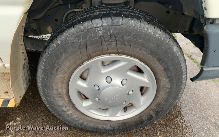 image for item DP8621 2011 Ford E350 Super Duty  van