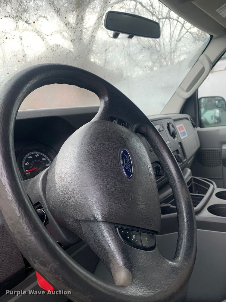 image for item DP8622 2013 Ford E350 Super Duty XL  van