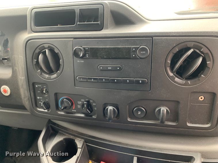 image for item DP8622 2013 Ford E350 Super Duty XL  van