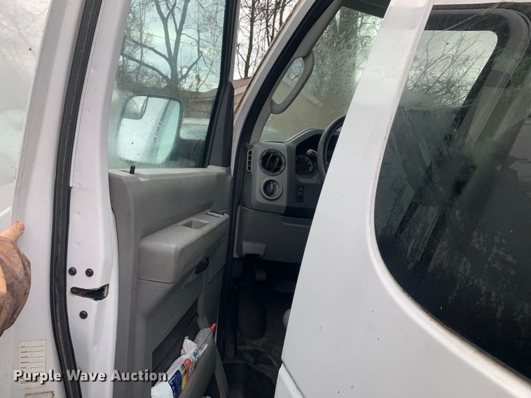 image for item DP8622 2013 Ford E350 Super Duty XL  van