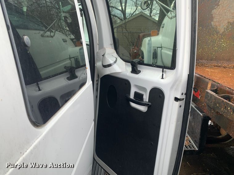 image for item DP8622 2013 Ford E350 Super Duty XL  van