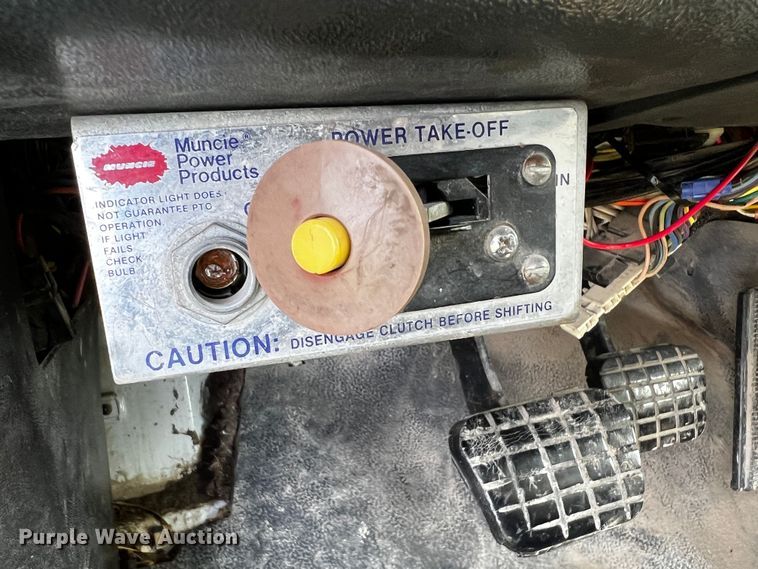 image for item DQ1976 1997 GMC C7500  dump truck