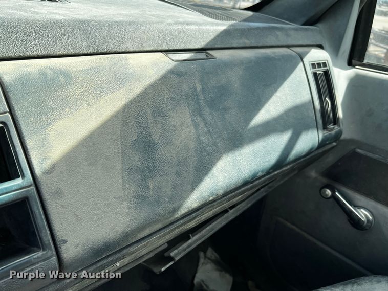 image for item DQ1976 1997 GMC C7500  dump truck