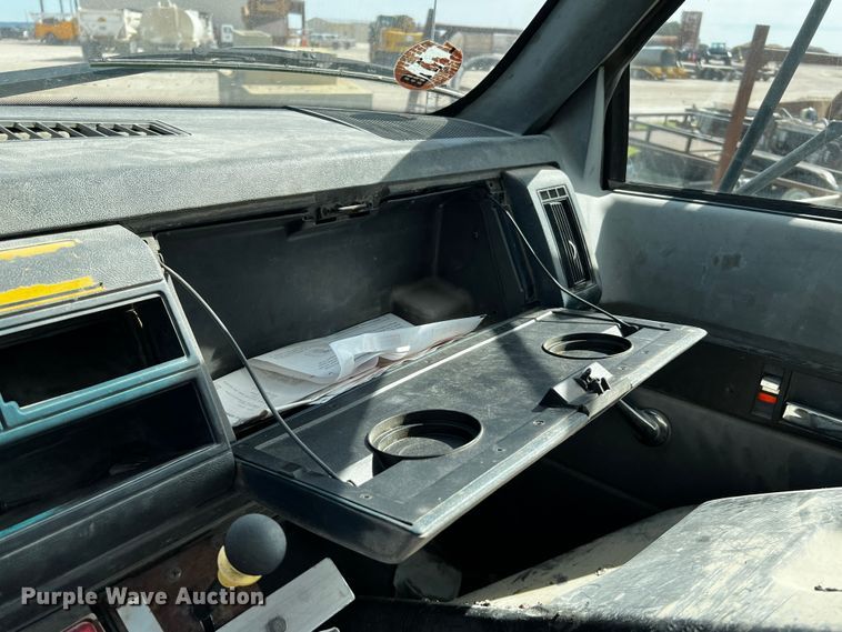 image for item DQ1976 1997 GMC C7500  dump truck