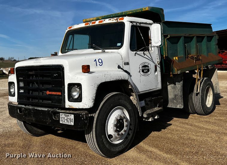 image for item DQ1977 1986 International 1754  dump truck