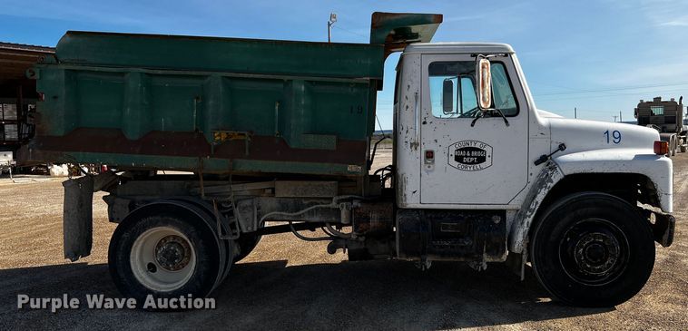 image for item DQ1977 1986 International 1754  dump truck