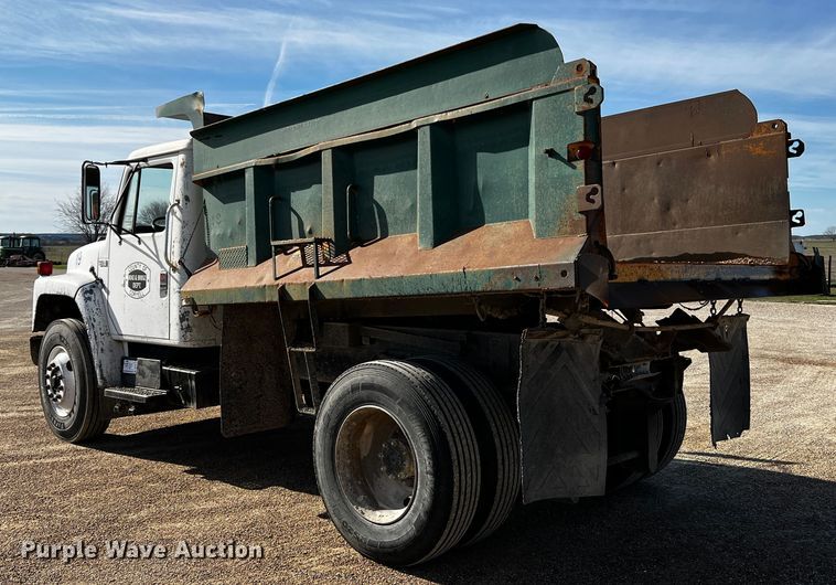 image for item DQ1977 1986 International 1754  dump truck