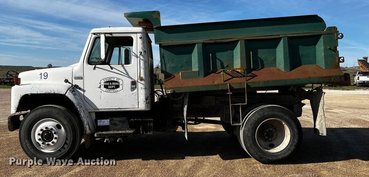 image for item DQ1977 1986 International 1754  dump truck