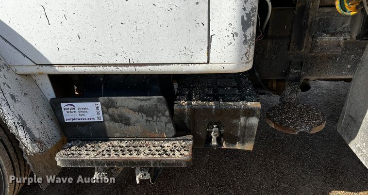 image for item DQ1977 1986 International 1754  dump truck