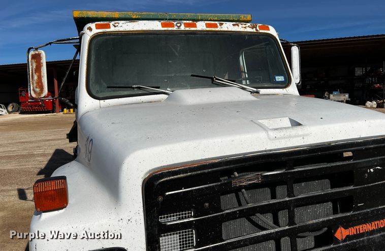 image for item DQ1977 1986 International 1754  dump truck