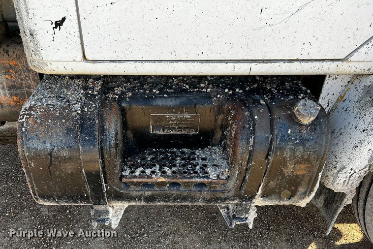 image for item DQ1977 1986 International 1754  dump truck