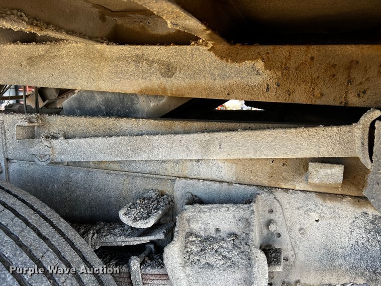 image for item DQ1977 1986 International 1754  dump truck