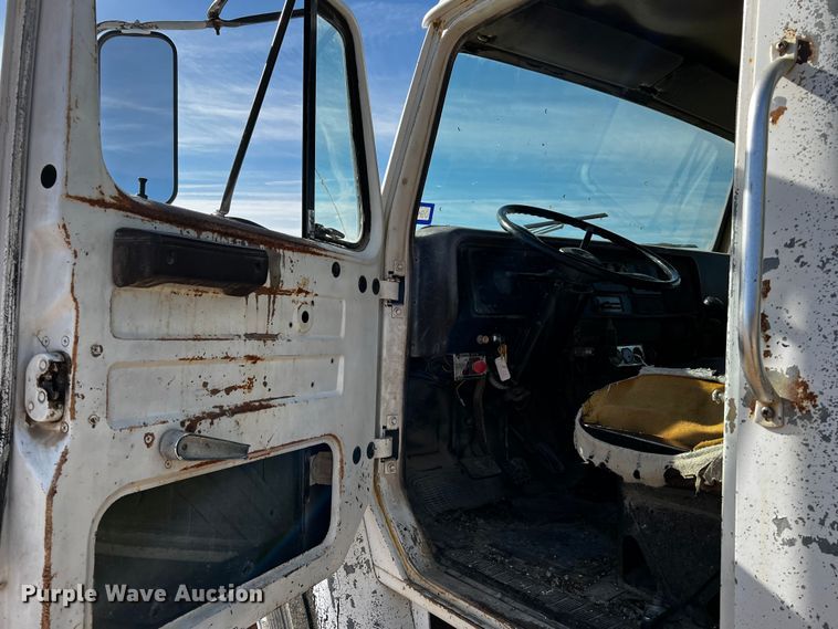 image for item DQ1977 1986 International 1754  dump truck