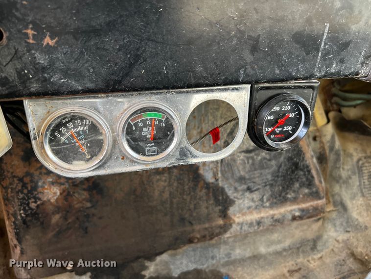 image for item DQ1977 1986 International 1754  dump truck