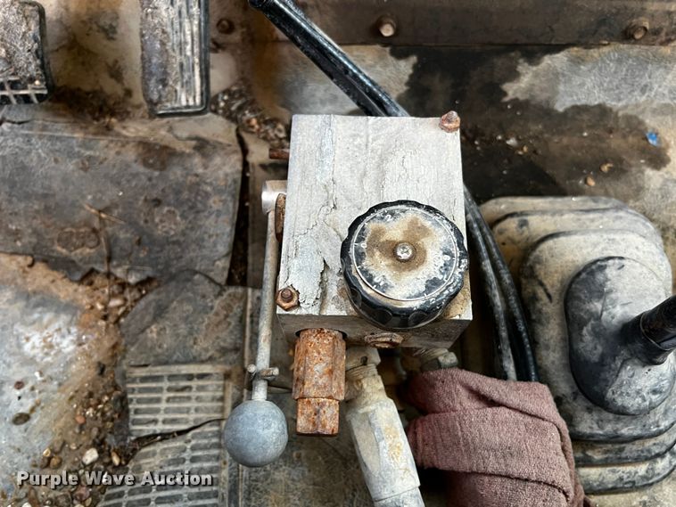 image for item DQ1977 1986 International 1754  dump truck