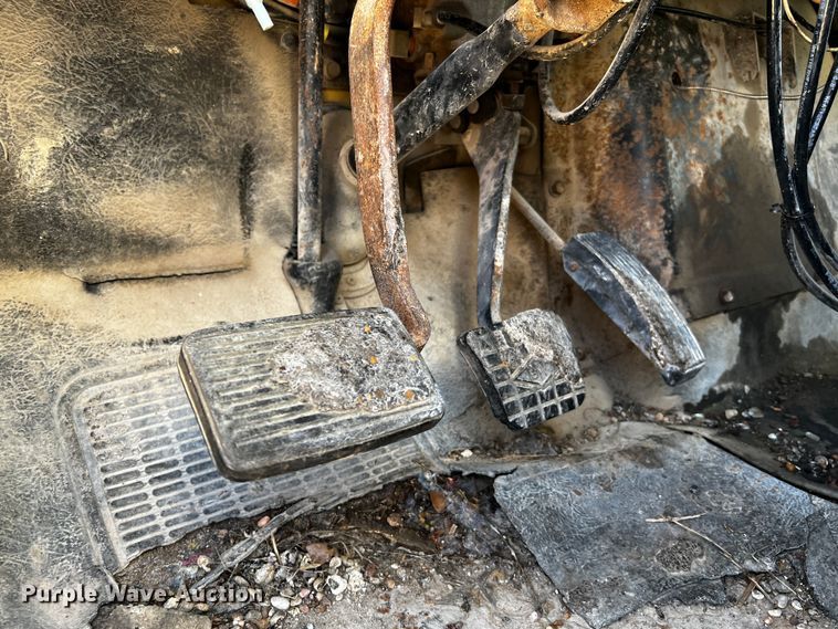 image for item DQ1977 1986 International 1754  dump truck