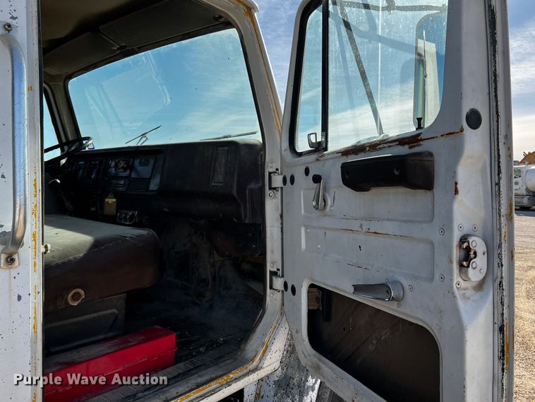 image for item DQ1977 1986 International 1754  dump truck