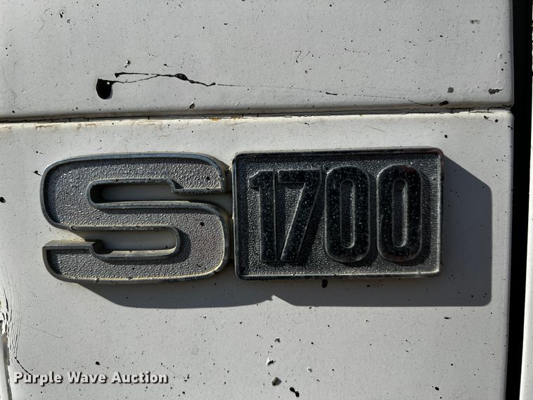 image for item DQ1977 1986 International 1754  dump truck