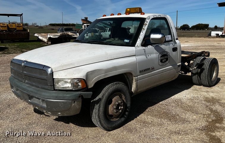 image for item DQ1978 1998 Dodge Ram 3500  pickup truck cab and chassis