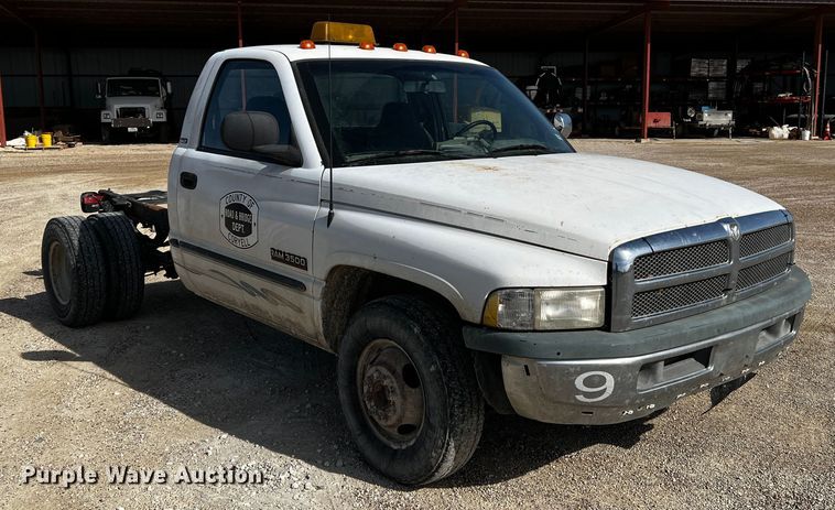 image for item DQ1978 1998 Dodge Ram 3500  pickup truck cab and chassis