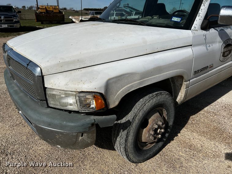 image for item DQ1978 1998 Dodge Ram 3500  pickup truck cab and chassis