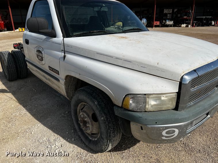 image for item DQ1978 1998 Dodge Ram 3500  pickup truck cab and chassis