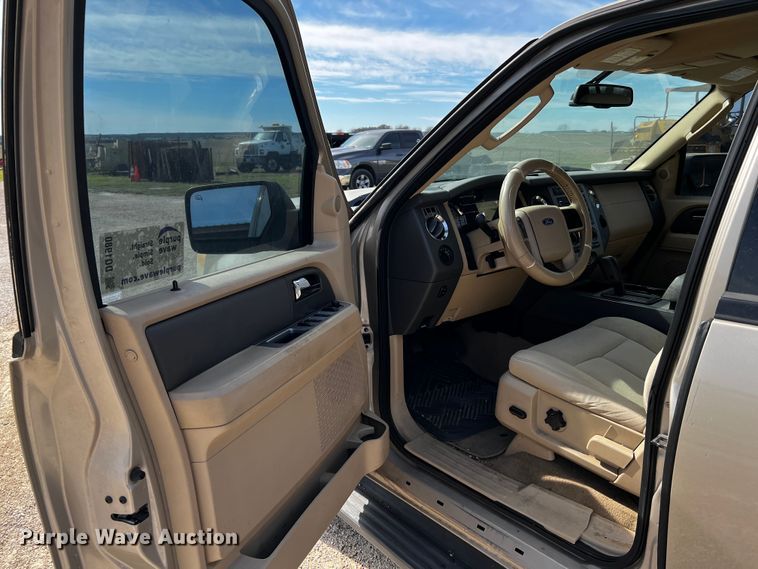 image for item DQ1980 2008 Ford Expedition XLT  SUV