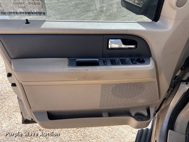 image for item DQ1980 2008 Ford Expedition XLT  SUV