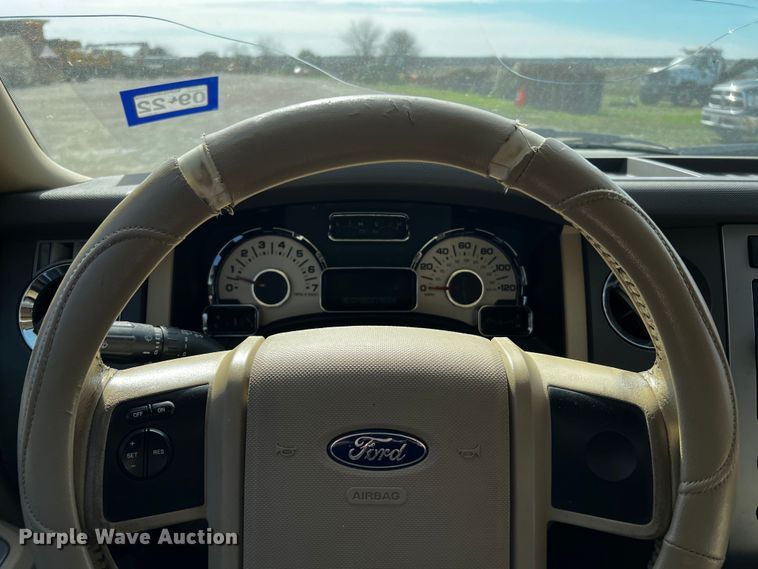 image for item DQ1980 2008 Ford Expedition XLT  SUV
