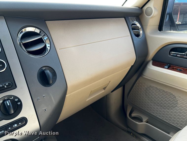 image for item DQ1980 2008 Ford Expedition XLT  SUV