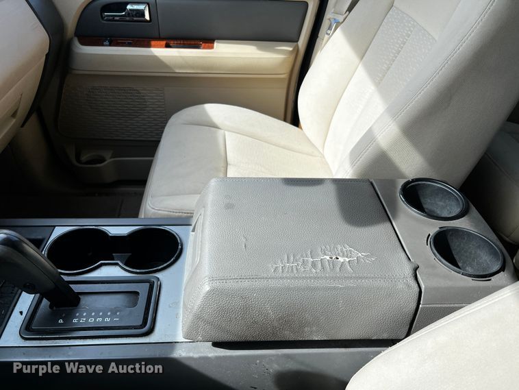 image for item DQ1980 2008 Ford Expedition XLT  SUV