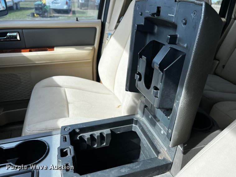 image for item DQ1980 2008 Ford Expedition XLT  SUV