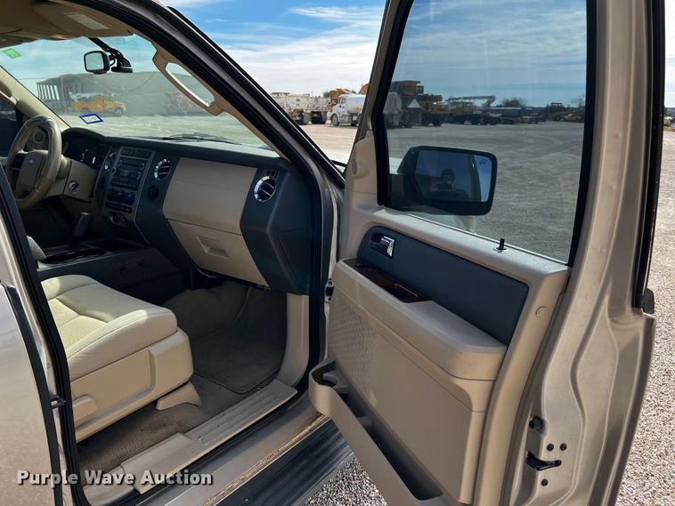 image for item DQ1980 2008 Ford Expedition XLT  SUV